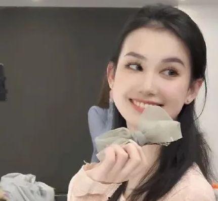 吃瓜网红歌手,揭秘吃瓜网红歌手的星光之路 第2张 吃瓜网红歌手,揭秘吃瓜网红歌手的星光之路 第2张